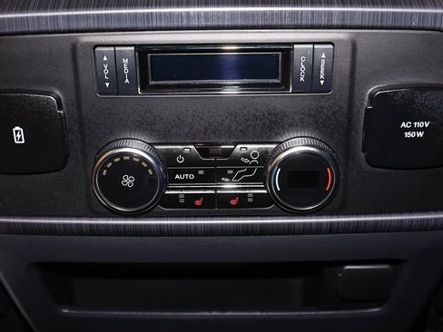 Certified 2024 Ford Expedition Platinum image 17