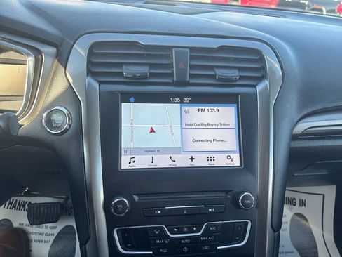 Used 2017 Ford Fusion SE w/ Equipment Group 201A image 23