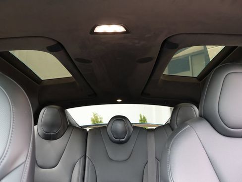 Used 2022 Tesla Model X AWD/4WD image 38