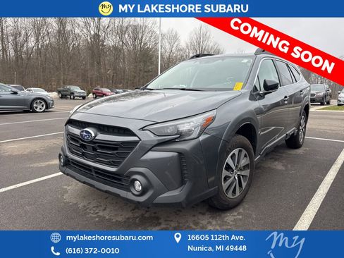 Used 2025 Subaru Outback Premium image 3