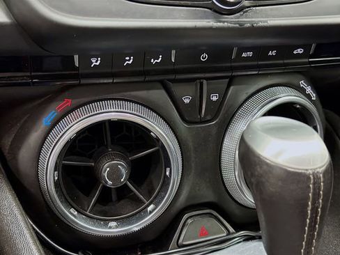 Used 2021 Chevrolet Camaro LT image 14