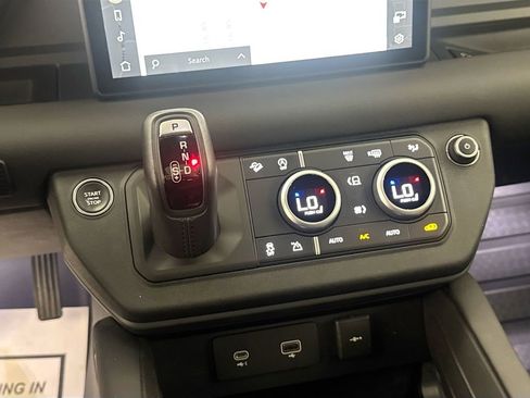 Used 2024 Land Rover Defender 110 X-Dynamic SE image 15