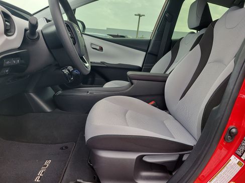 Used 2022 Toyota Prius LE FWD image 16