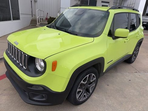 Used 2018 Jeep Renegade Latitude w/ Popular Equipment Group image 3