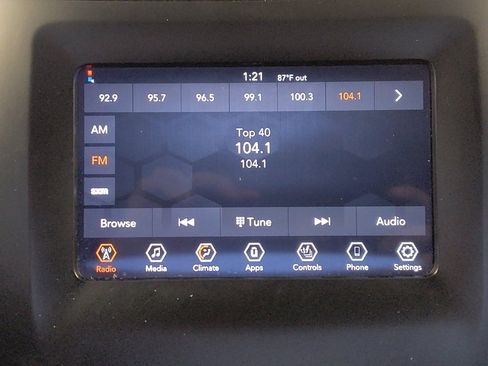 Used 2021 Jeep Cherokee Latitude Plus FWD image 25