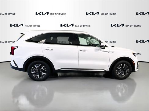 Certified 2023 Kia Sorento EX image 9
