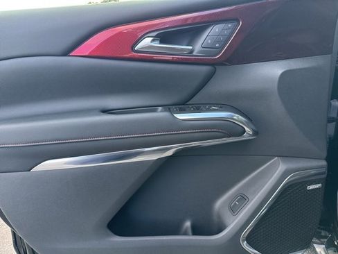 Used 2024 Chevrolet Traverse RS image 9