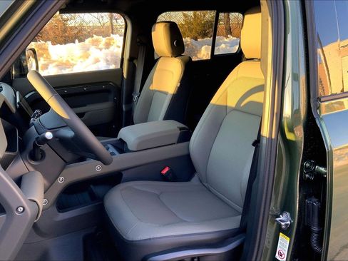 New 2026 Land Rover Defender 110 X-Dynamic SE image 9