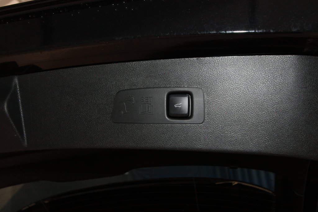 Used 2024 Lincoln Corsair AWD w/ Equipment Group 101A image 39