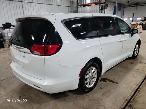 Used 2017 Chrysler Pacifica LX image 8