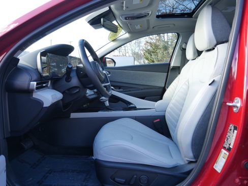 Used 2023 Hyundai Elantra Limited image 12