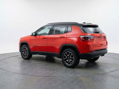 Used 2025 Jeep Compass Trailhawk image 6