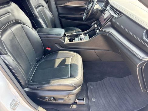 Used 2022 Jeep Grand Cherokee Overland AWD/4WD image 22