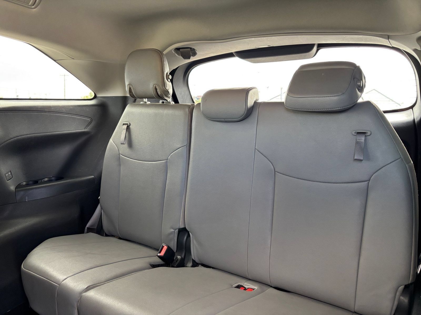 Used 2025 Toyota Sienna XLE FWD image 30