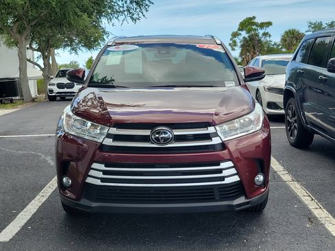 Used 2017 Toyota Highlander XLE FWD image 2