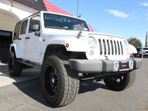 Used 2018 Jeep Wrangler Unlimited Sahara w/ Connectivity Group image 5