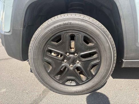 Used 2017 Jeep Renegade Trailhawk image 10