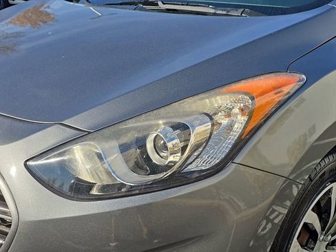 Used 2017 Hyundai Elantra GT image 13