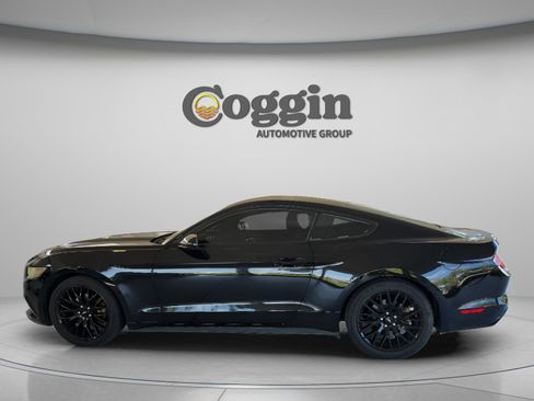 Used 2016 Ford Mustang Coupe RWD image 2