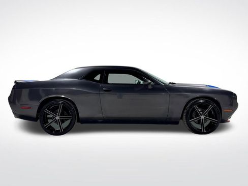 Used 2018 Dodge Challenger SXT image 31