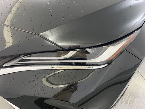 Used 2022 Toyota Venza Limited image 37