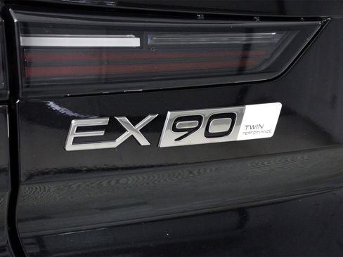 New 2025 Volvo EX90 Plus w/ Protection Package Premier image 15