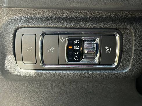 Used 2022 Lincoln Corsair Reserve w/ Luxury Package FWD image 19