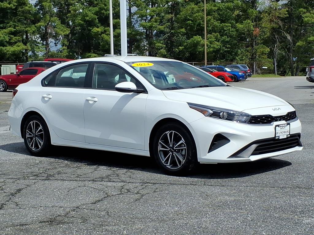 Used 2024 Kia Forte LXS w/ LXS Technology Package FWD image 2