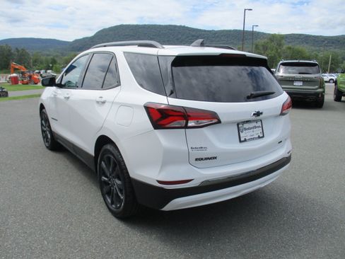 Certified 2022 Chevrolet Equinox RS w/ Infotainment Package AWD/4WD image 7