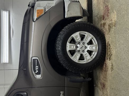 Used 2017 Nissan Titan SV image 11