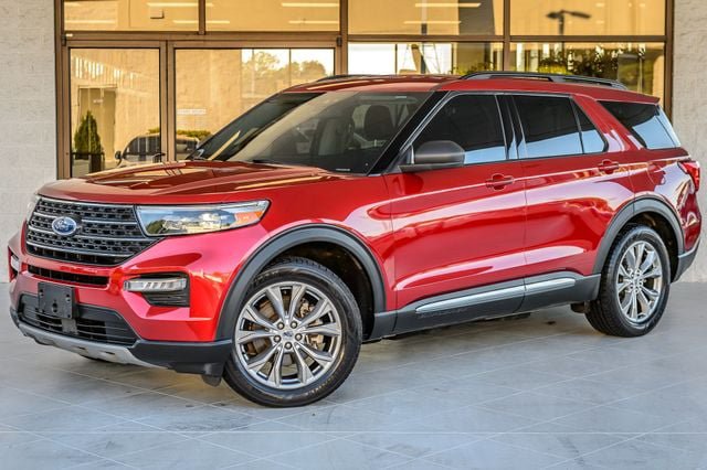 Used 2022 Ford Explorer XLT w/ Equipment Group 202A RWD image 2