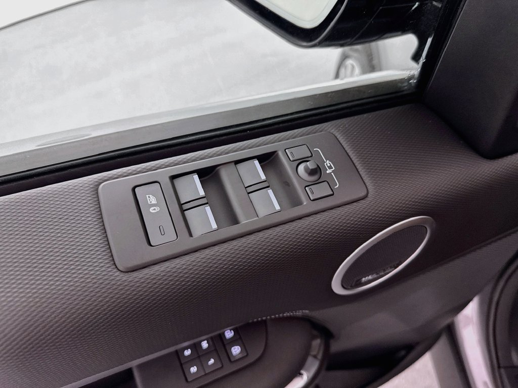 New 2026 Land Rover Discovery Limited Edition AWD/4WD image 18
