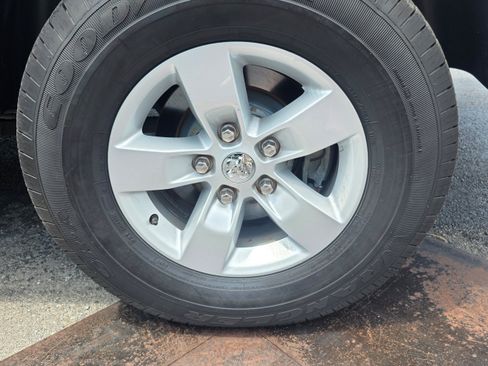 Used 2013 RAM 1500 Classic SLT w/ Premium Display Pkg RWD image 19