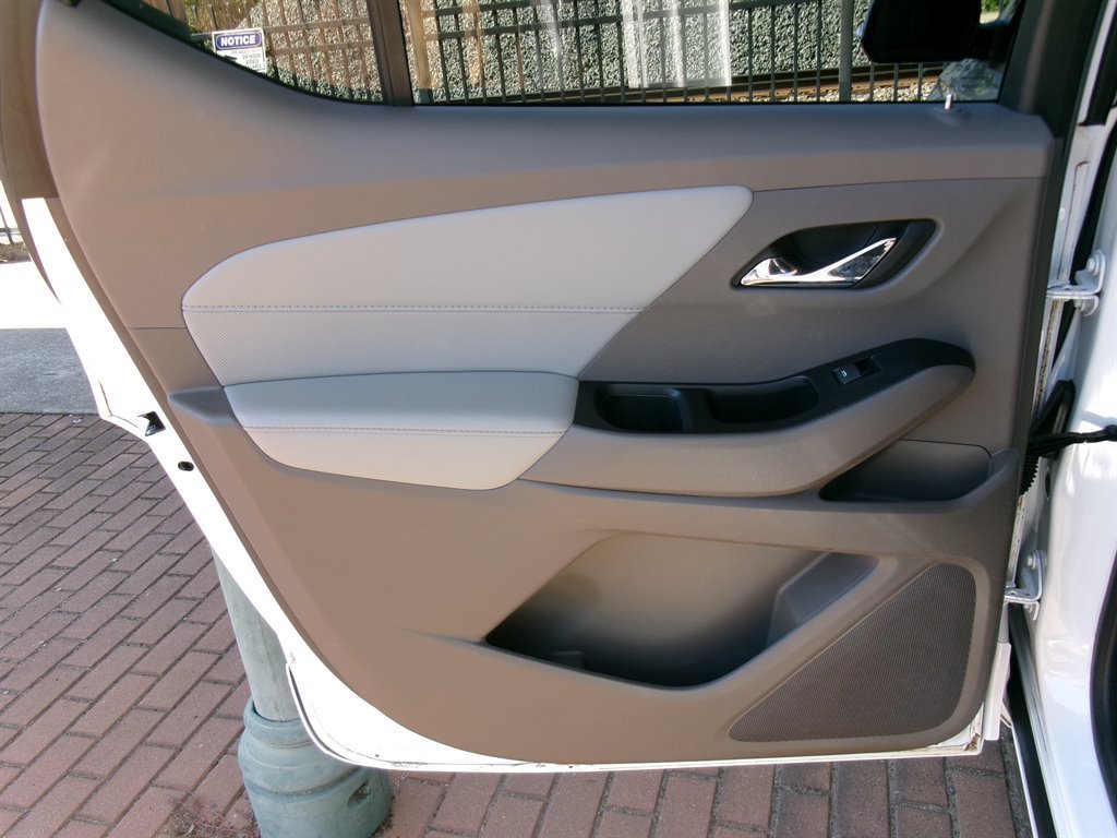 Used 2020 Chevrolet Traverse Premier FWD image 25