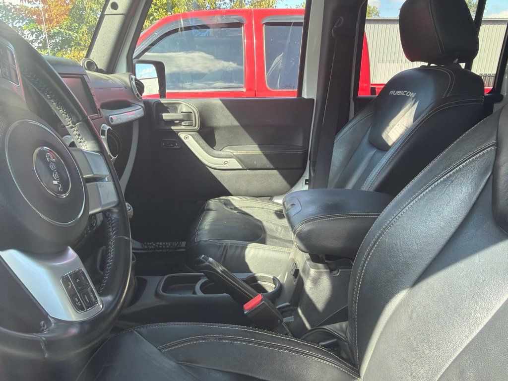 Used 2014 Jeep Wrangler Unlimited Rubicon AWD/4WD image 4