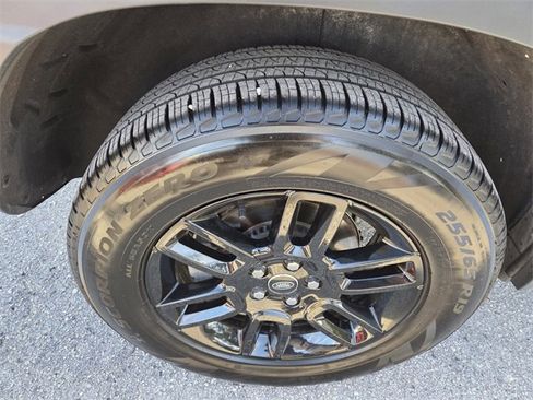 Used 2025 Land Rover Defender 110 S image 17