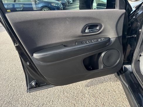 Used 2020 Honda HR-V LX image 11