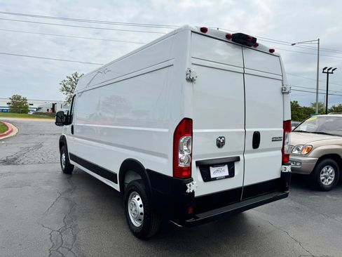 Used 2024 RAM ProMaster 2500 w/ Convenience Group FWD image 3