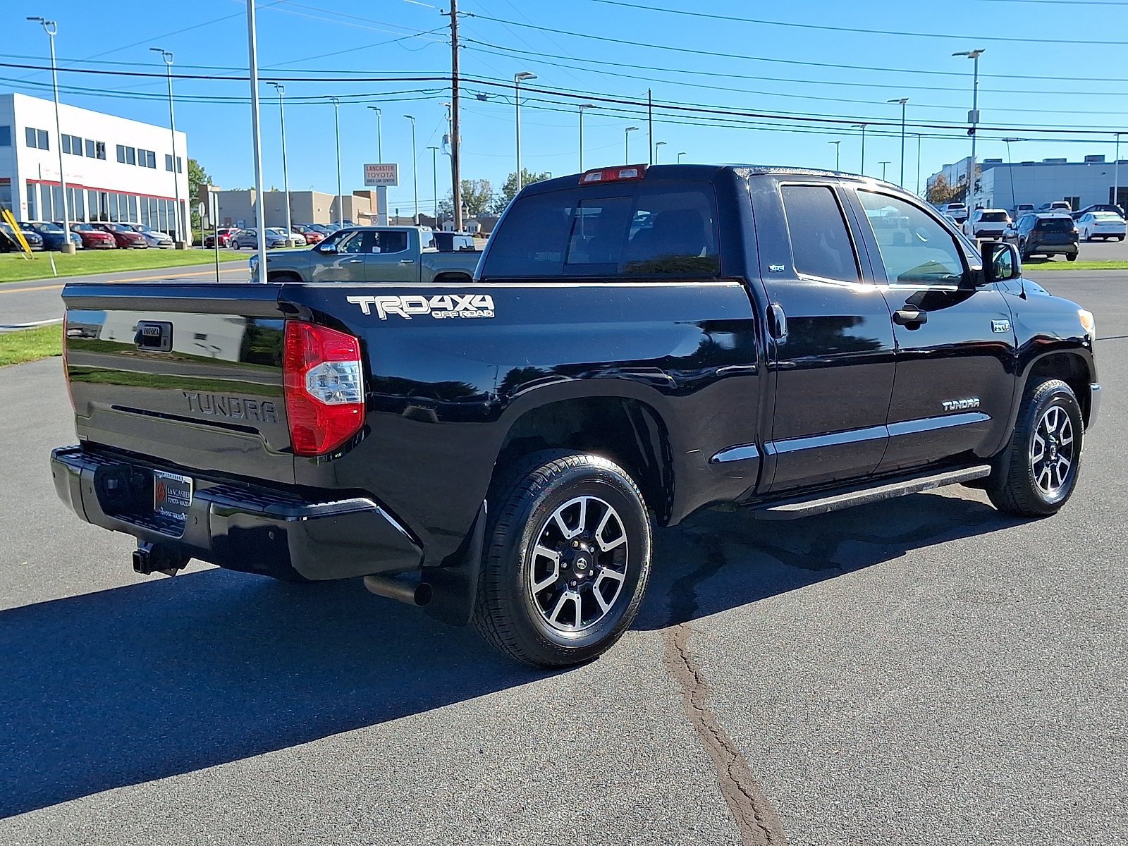 Used 2017 Toyota Tundra SR5 w/ TRD Off Road Package AWD/4WD image 7