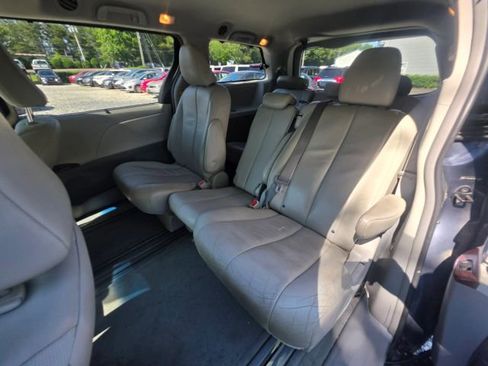 Used 2013 Toyota Sienna XLE FWD image 20