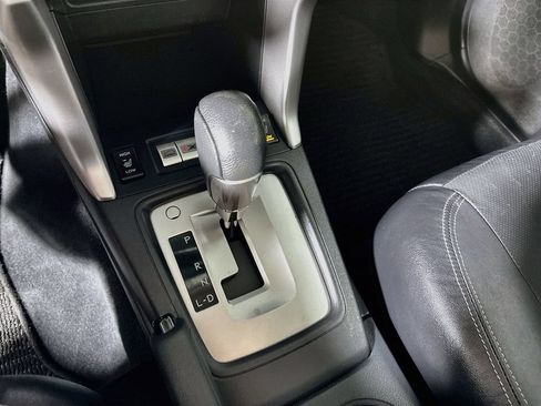 Used 2015 Subaru Forester 2.5i Limited AWD/4WD image 18