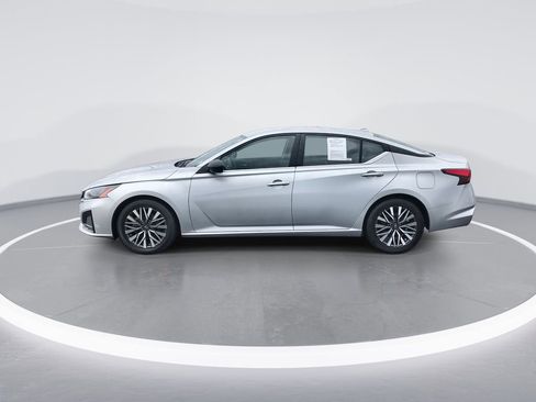 Used 2024 Nissan Altima 2.5 SV image 5