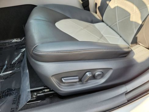 Used 2018 Toyota Camry XLE w/ Driver Assist Package FWD image 16