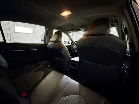 Used 2019 Toyota Camry L image 11
