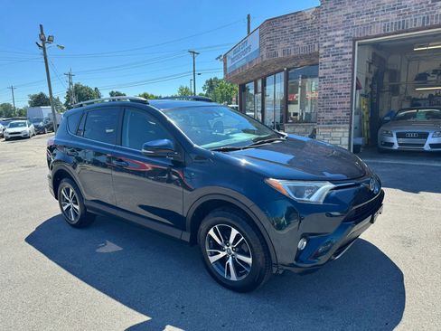 Used 2017 Toyota RAV4 XLE w/ Plus Special Value Package AWD/4WD image 19
