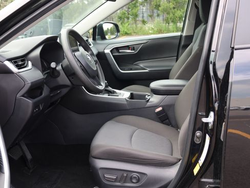 Certified 2025 Toyota RAV4 XLE FWD image 22