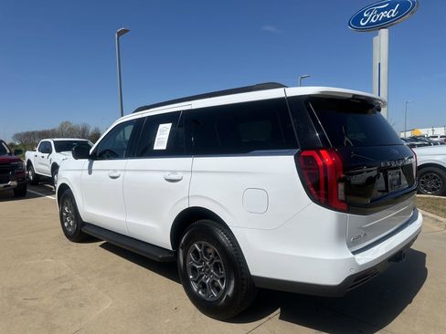 Used 2025 Ford Expedition Active image 3