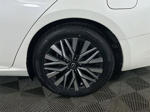 Used 2024 Nissan Altima 2.5 SV image 34