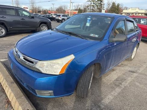 Used 2010 Ford Focus SE image 1