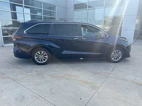 Used 2024 Toyota Sienna XLE w/ XLE Plus Package AWD/4WD image 8